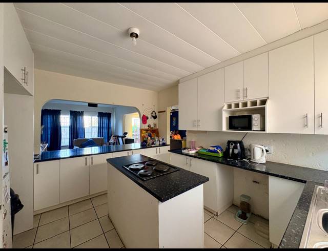 3 BEDROOM DUPLEX FOR SALE IN STRUBENVALE